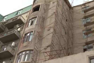 Bakıxanovda ikimərtəbəli binanın üzərində əlavə 5 mərtəbə tikilib – VİDEO