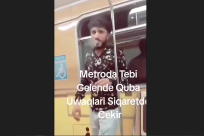 Polis metroda siqaret çəkən oğlanı tutub