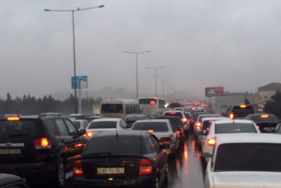 “Memar Əcəmi” metrosunun yaxınlığında kütləvi dava olub: 3 nəfər yaralanıb