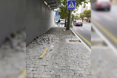 Azadlıq prospektində yekunlaşmamış təmir işləri piyadaların məyusluğuna səbəb olub