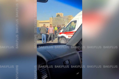 Aeroport yolunda “BMW” piyadanı vurub