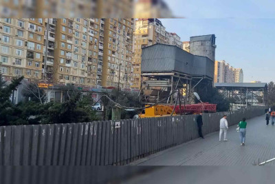 Xətaidə ağaclar kəsilərək yerində tikintiyə başlanılıb