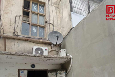Bakıda binaya artırmalar edilib: qaz borusu mənzilin içərisindən keçir