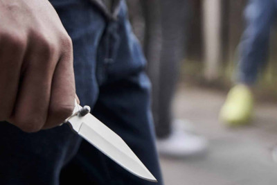 Zabratda gənc oğlan dava zamanı bıçaqlanıb