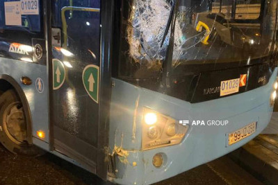 Nizami rayonunda avtobus qəza törədib