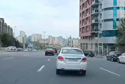 Bakıdakı təlim maşınlarının mərkəzi küçələrdə sürülməsi qanunidirmi?