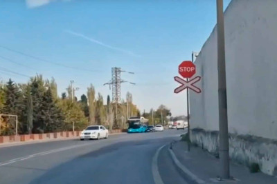 Biləcəridə “Stop” nişanı sürücüləri çaş-baş qoyur
