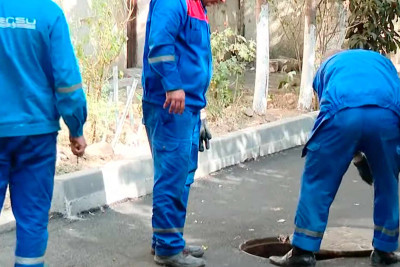 Nizamidə doqquzmərtəbəli binanın kanalizasiyası daim daşır