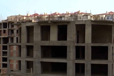 Yasamalda gecə vaxtı aparılan tikinti sakinlərə narahat edir - VİDEO