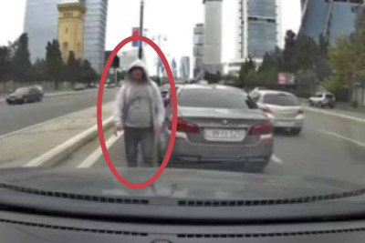 Bakıda “BMW” sürücüsünün hərəkəti müzakirəyə səbəb olub
