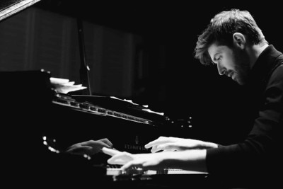 Alman bəstəkarı və pianoçusu Florian Kristl Bakıda çıxış edəcək