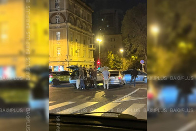 Nəsimi rayonunda “Prius”un iştirakı ilə yol qəzası baş verib