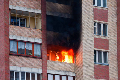 Xətaidə yaşayış binası yanıb