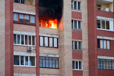 Xətaidə çoxmərtəbəli yaşayış binasında yanğın olub