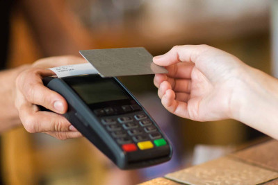 Nəsimidə itmiş bank kartından pul talayan şəxs tutulub