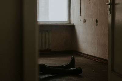 Xəzər rayonunda yanmış mənzilin içərisində meyit tapılıb