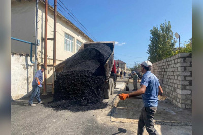 Binədə küçələrə asfalt vurulub