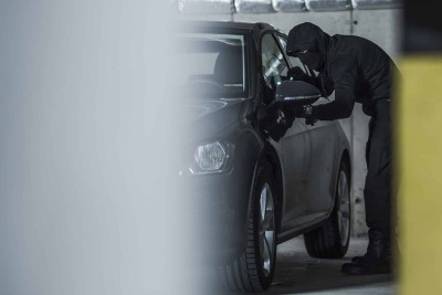 Xətai rayonunda avtoyumadan avtomobil qaçırılıb