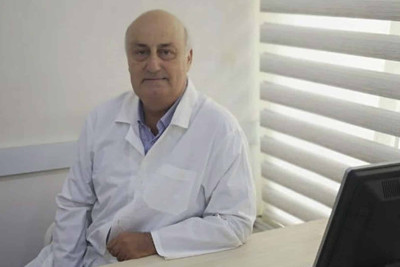 Bakıda baş həkim mənzil üstündə qaynı tərəfindən döyülüb