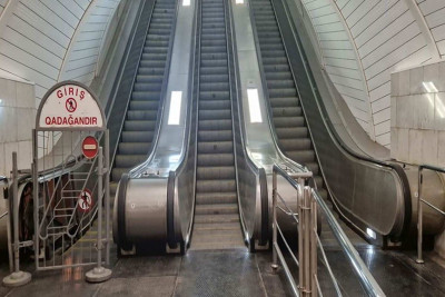 Metroda eskalatorlardan daha biri təmir olunur