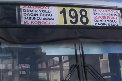 198 saylı marşrut avtobusunda həqiqətən şüşələrin əvəzinə sellofan torbalardan istifadə olunur? – VİDEO