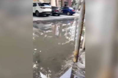 Nərimanovda küçələri çirkab sular basıb – VİDEO