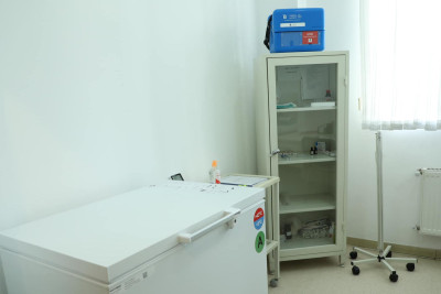 Bakının tibb müəssisələrində peyvəndlərin saxlanması üçün yeni avadanlıqlar quraşdırılıb
