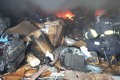 Atatürk prospektində yerləşən binanın zirzəmisində yanğın olub