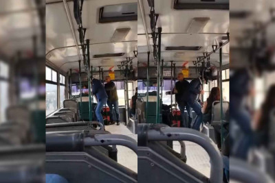 Paytaxtda avtobus sürücüsü ilə sərnişin arasında dava olub – VİDEO