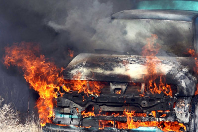 Xətai rayonunda avtomobil alışıb