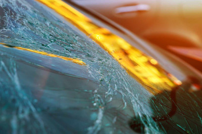 Xətaidə tələbə yol qəzasında ağır xəsarət alıb