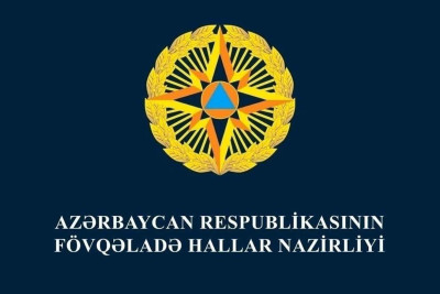 Qaradağdakı yaşayış binasında taxta parçası asılı vəziyyətdə qalıb