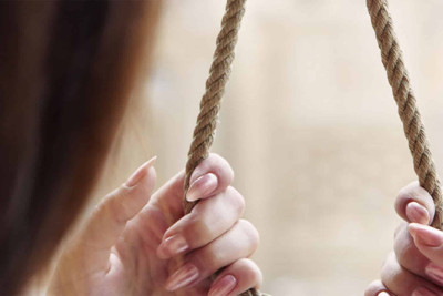 Xətai rayonunda 25 yaşlı qız intihar edib