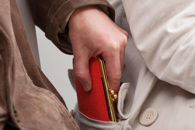 Nərimanovda vətəndaşdan pulqabı oğurlanıb