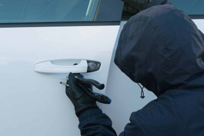 Nərimanovda sürücüdən telefon oğurlanıb