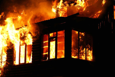 Maştağada bir nəfər yaşadığı evi yandırmaqda şübhəli bilinir