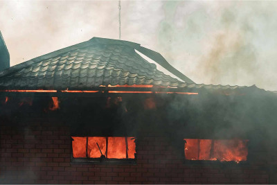 Xətai rayonunda yerləşən evdə yanğın olub