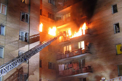 Xətai rayonunda mənzildə yanğın olub