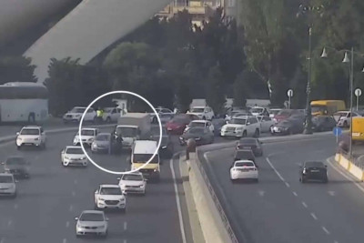 Bakıda yol qəzası zamanı avtomobilləri kənara çəkmək olar
