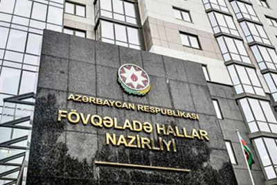 Binəqədidə bir nəfər qüllənin başında qalıb