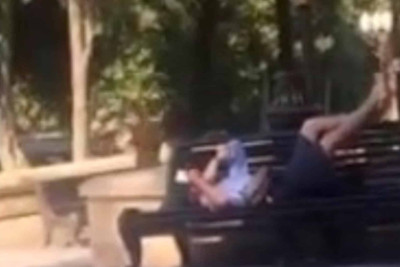 Nərimanovda skamyada sərxoş və çılpaq yatan şəxs saxlanılıb