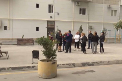 Xətai prospektində yerləşən evin sakinləri yaşayış şəraitindən şikayətlənirlər – VİDEO