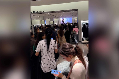 Bakıdakı “mall”da böyük növbə yaranıb