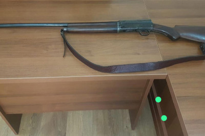 Novxanıda gənc oğlan babasının silahını könüllü təhvil verib