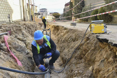 Badamdarda yeni su və kanalizasiya xətləri çəkilir