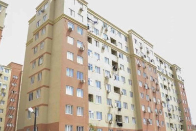 Lökbatanda oğlan eyvandan yıxılıb