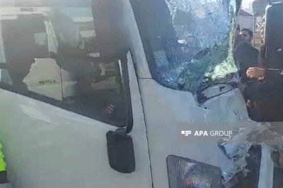 Bakı-Sumqayıt yolunda yük avtomobili “Prius”la toqquşub