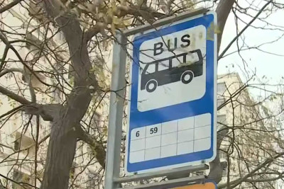Yasamalda avtobus dayanacağı uzun zamandır oturacaqsızdır