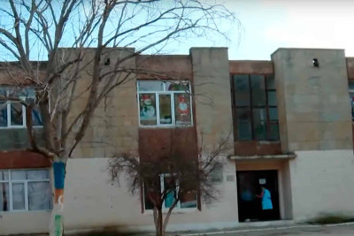 Bakıxanovda baxımsız vəziyyətdə qalan bağça: uşaq bağçasının giriş qapısı yoxdur – VİDEO