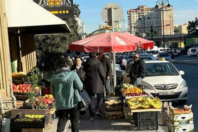 Yasamalda ticarət obyekti piyada səkisini zəbt edib